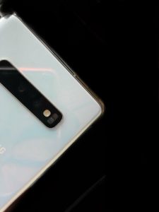 Home 12 A leaked image of a real-life Samsung Galaxy S10 Plus in white color.
