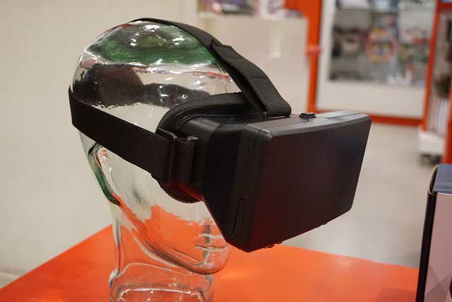 The Future of Virtual Reality: How It's Impacting Industries and Changing the Way We Live 1