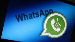 Home 11 send High-quality Photo on WhatsApp